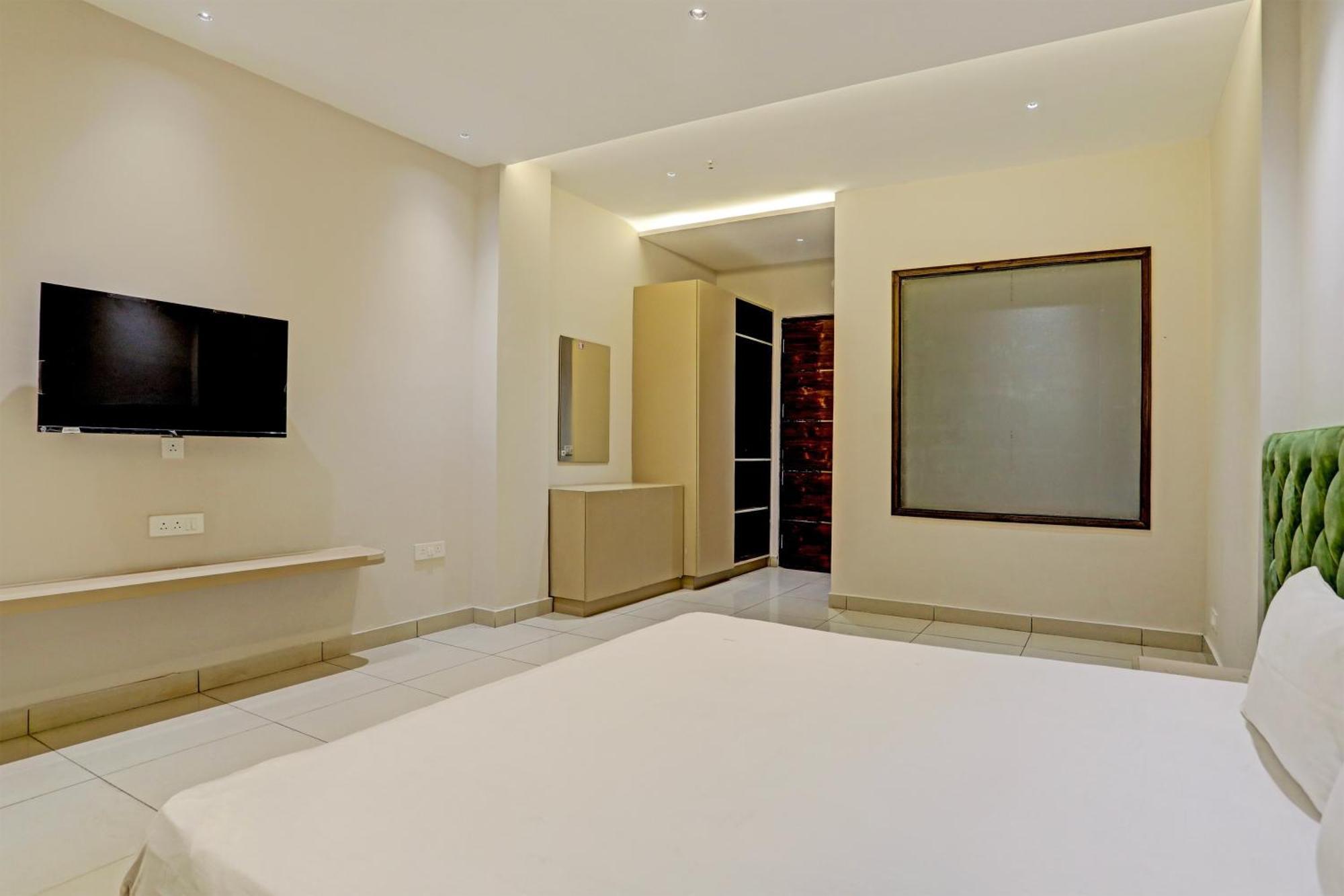 Hotel O Miraas Hotel And Banquet Hall Ludhiana Esterno foto