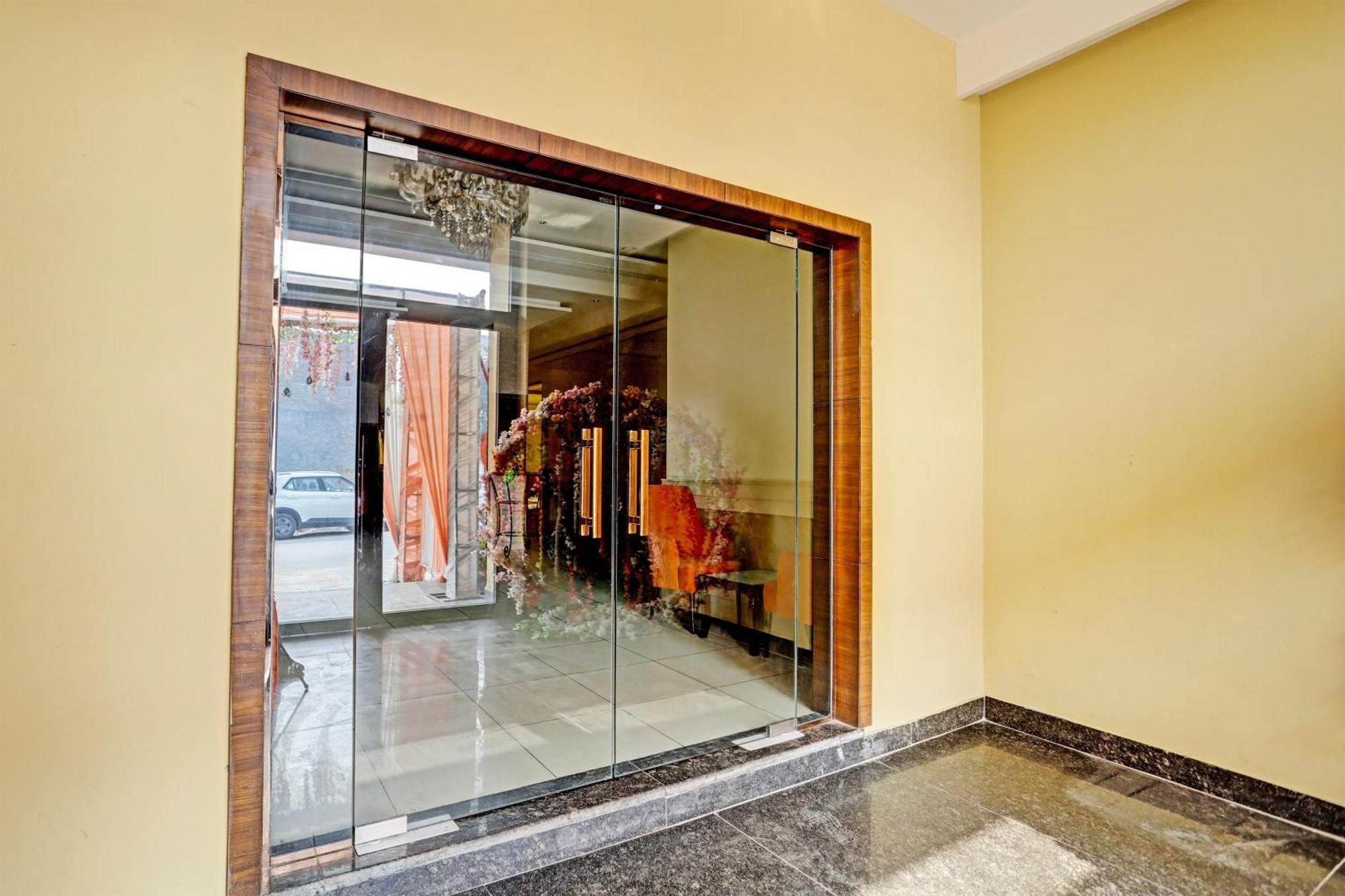 Hotel O Miraas Hotel And Banquet Hall Ludhiana Esterno foto